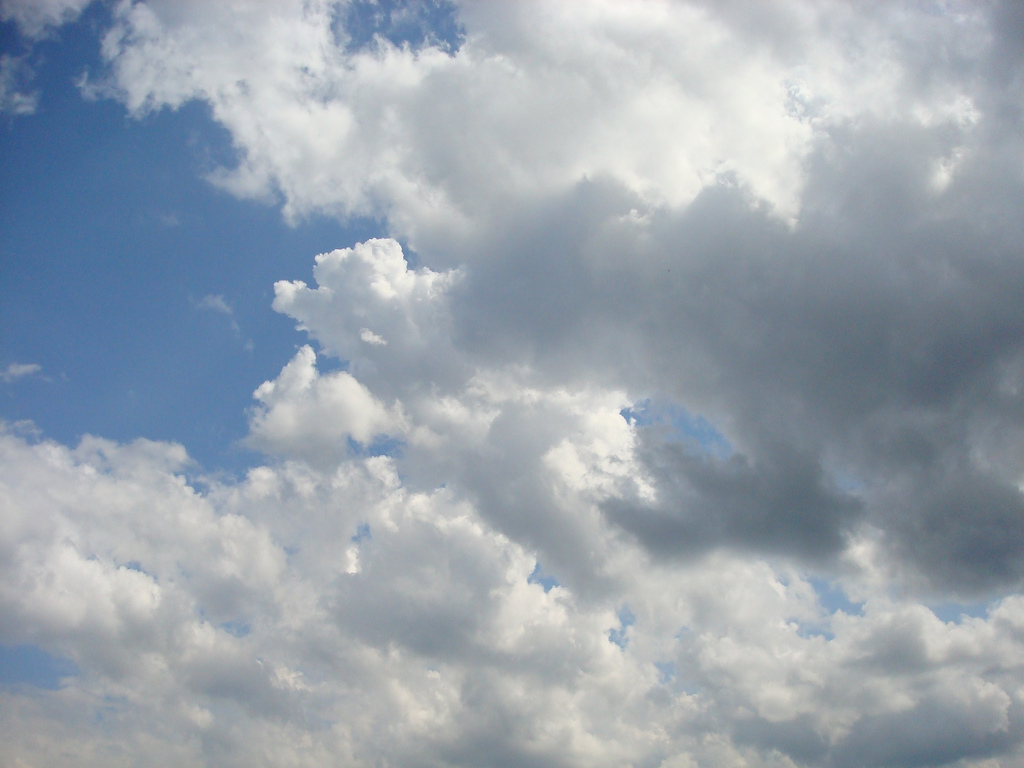 Cloudy Debate, Android Security Gaffe, Flash Storage Rises and More
